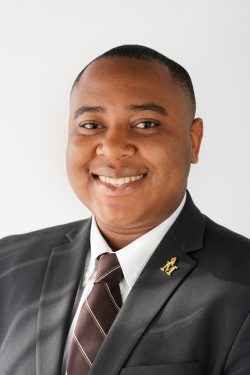 justinWilliams01_aGreen-250×375